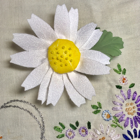 Handcrafted Jewelry - Whimsical🌼Fabric Daisy Brooch, Handcrafted